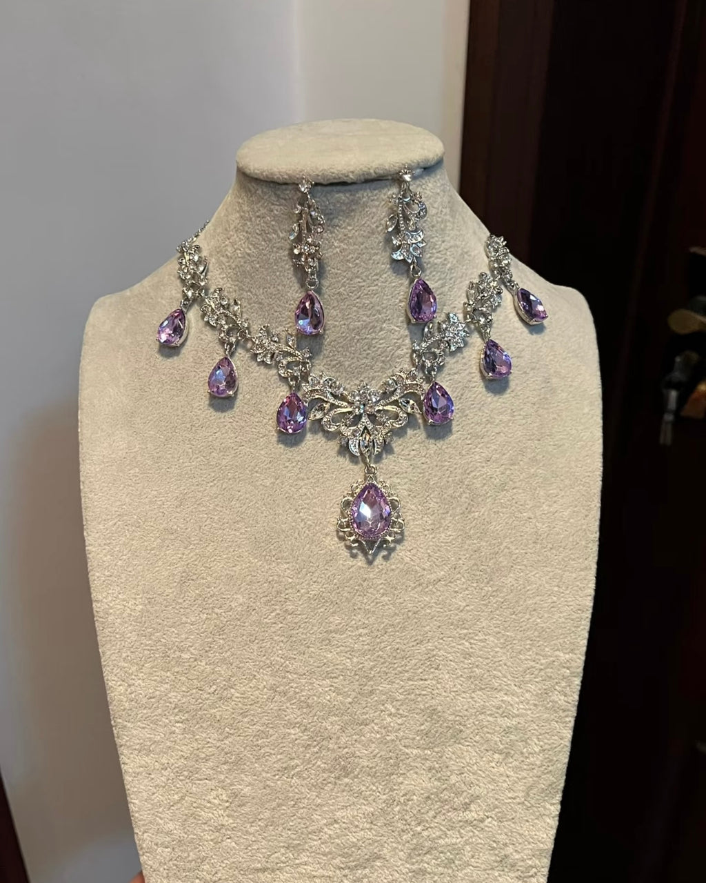 Luxury Jewelry Set: Necklace & Earrings– Live Only