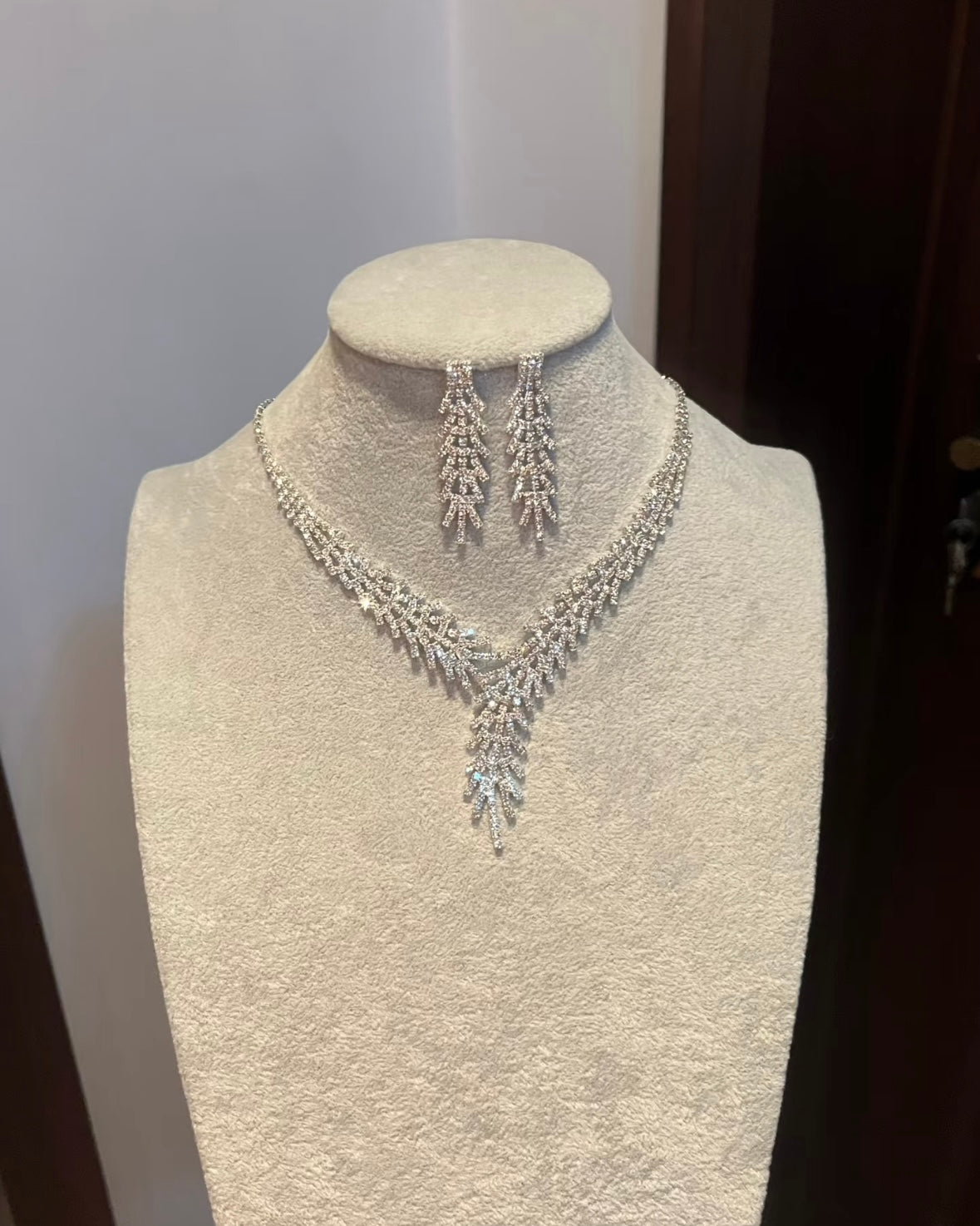 Luxury Jewelry Set: Necklace & Earrings– Live Only