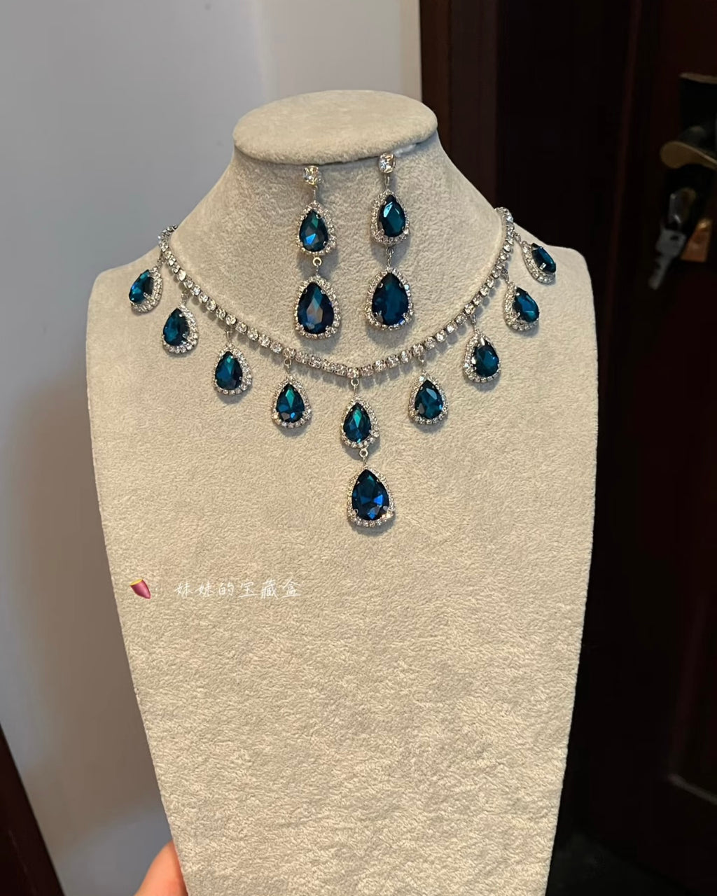 Luxury Jewelry Set: Necklace & Earrings– Live Only