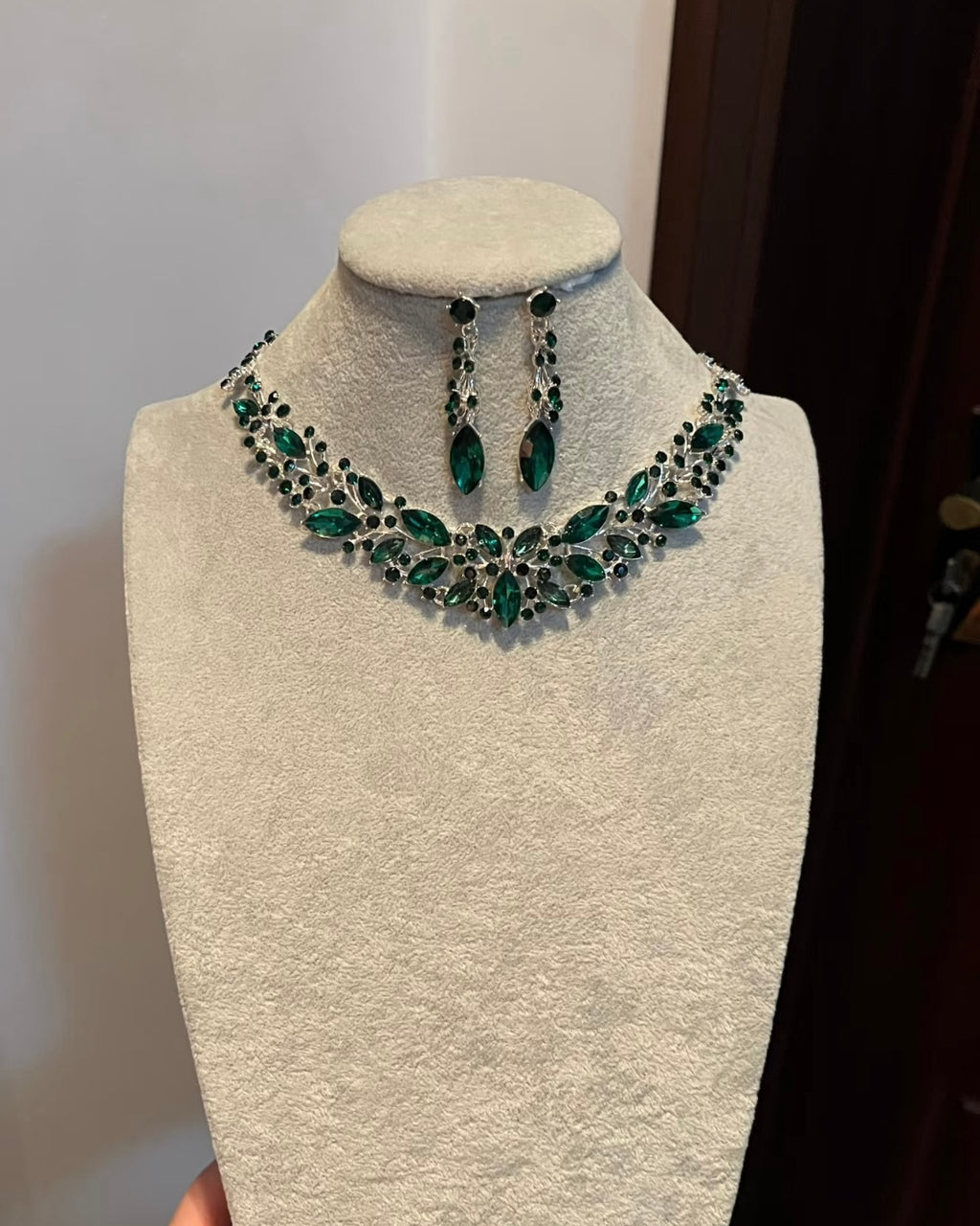 Luxury Jewelry Set: Necklace & Earrings– Live Only